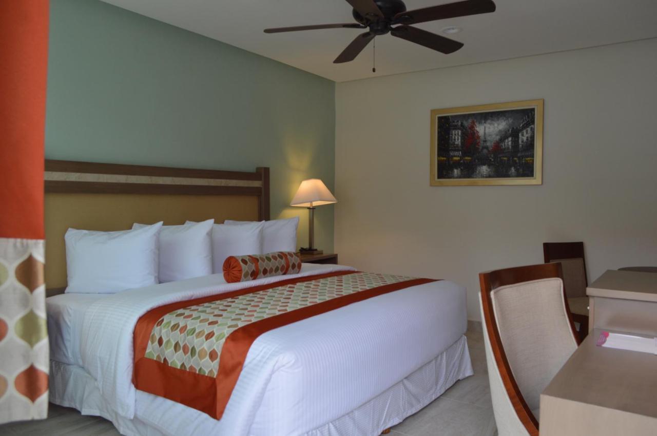 Hotel Villa Magna Poza Rica Bagian luar foto